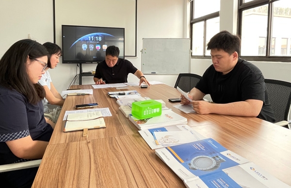 銷售部開展業(yè)務溝通會議.jpg